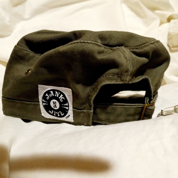 Pulp Fiction Bad Mother hat with Vincent Vega & Mia Wallace Dance Scene Pin set - Picture 4 of 5